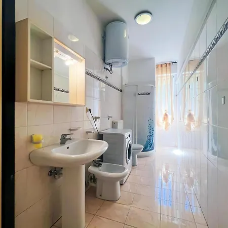 Apartment In 45682